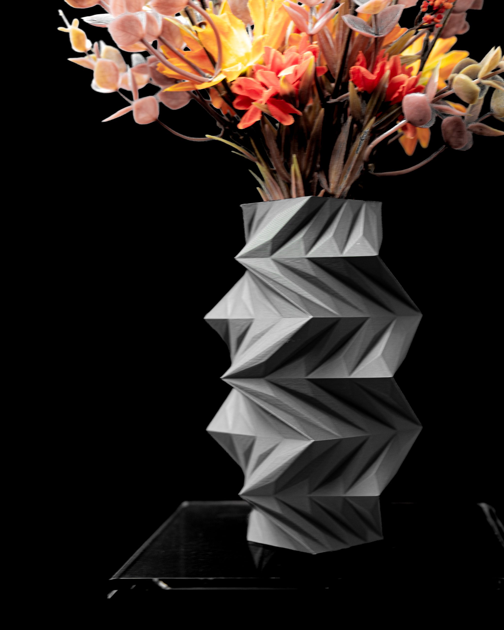 Twist Flower Vase - Image 4