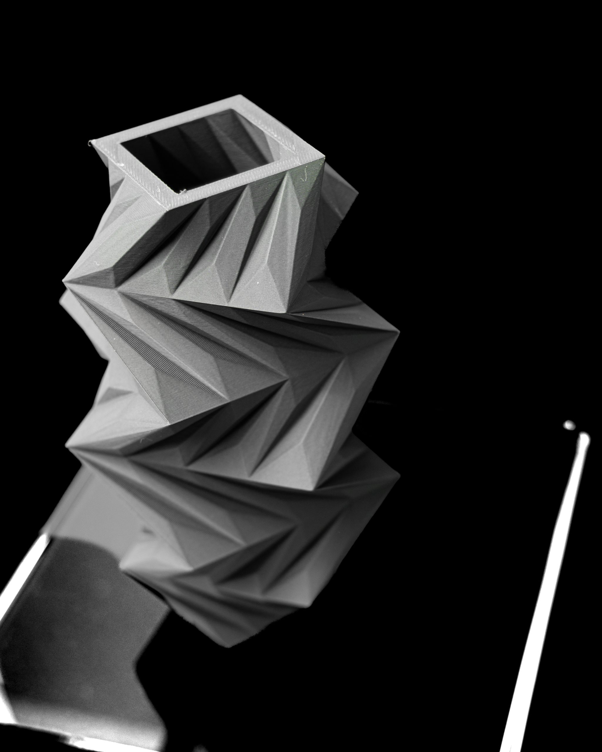 Twist Flower Vase - Image 3