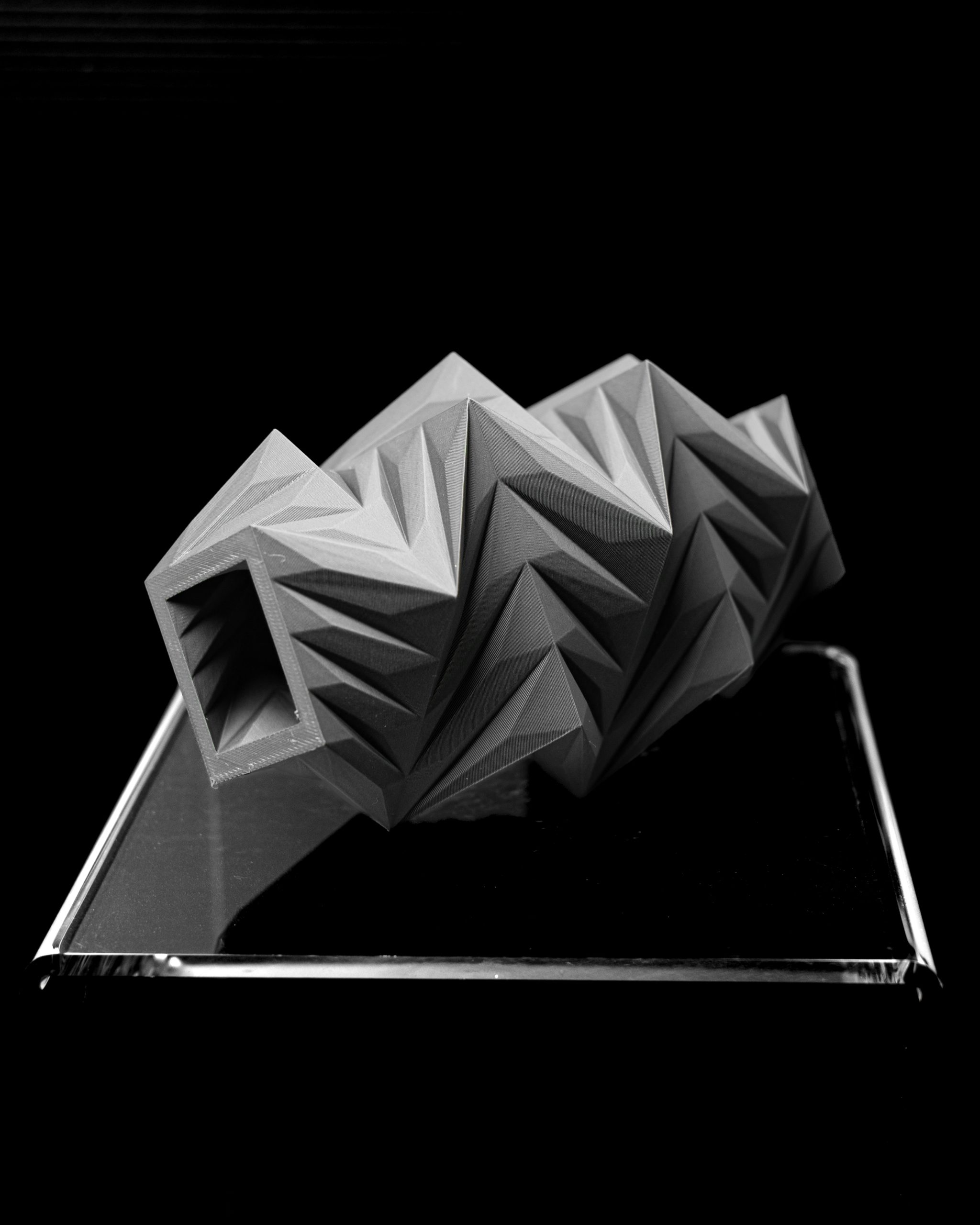 Twist Flower Vase - Image 2